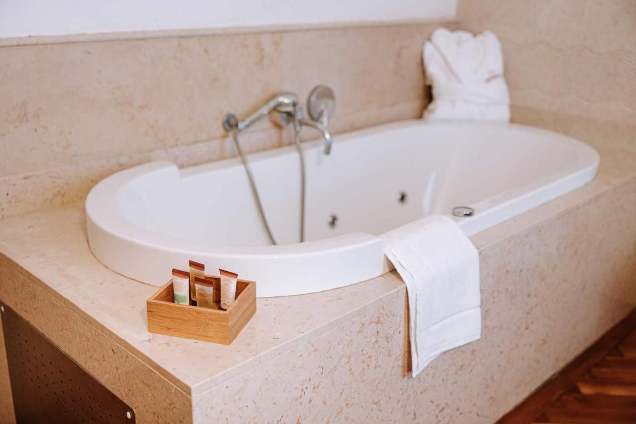 Santa Rosa Relais Hotel Ночи Екстериор снимка