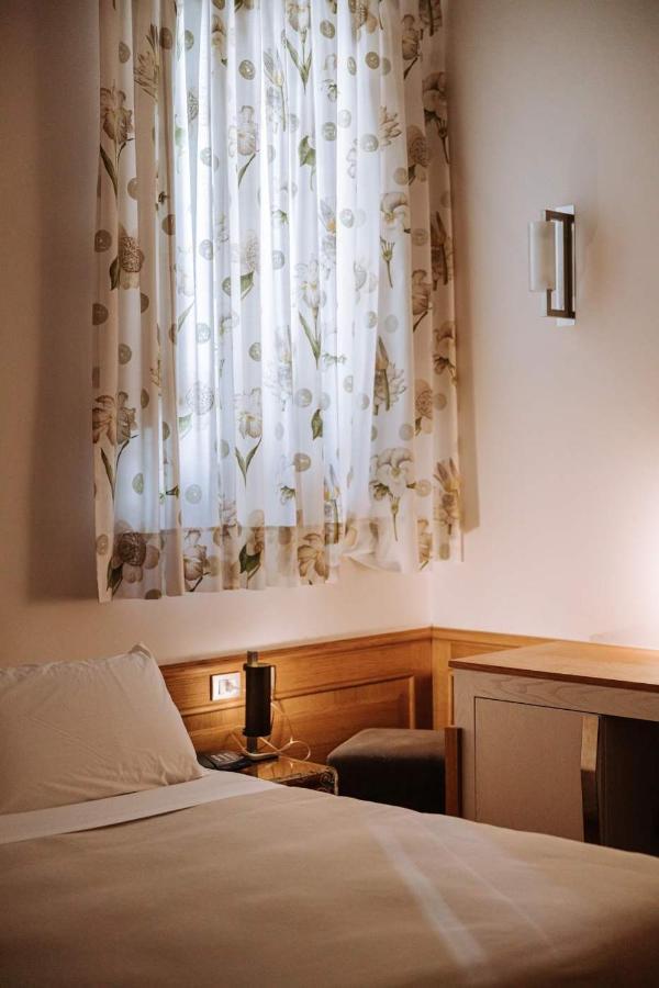 Santa Rosa Relais Hotel Ночи Екстериор снимка