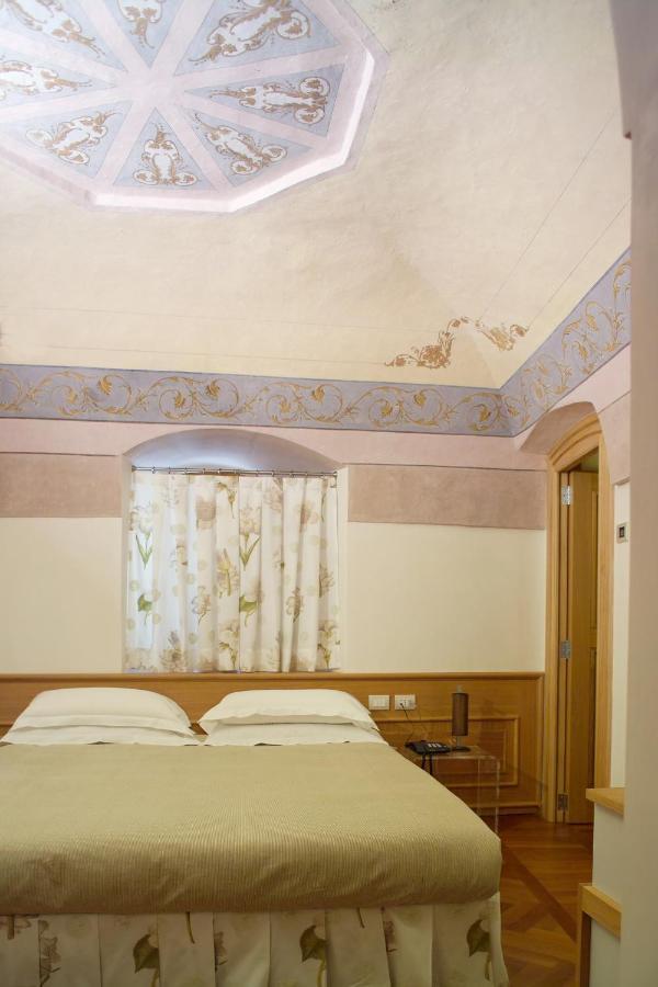 Santa Rosa Relais Hotel Ночи Екстериор снимка