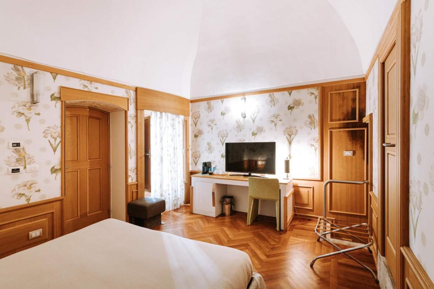 Santa Rosa Relais Hotel Ночи Екстериор снимка